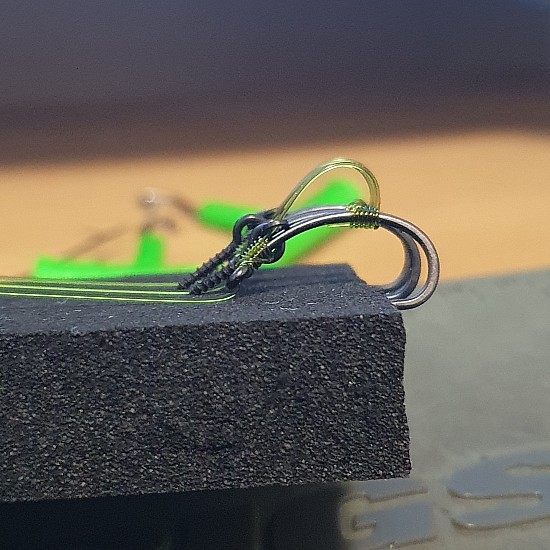 5 Ready-Tied Danny Fairbrass Style IQ D Rigs – Carp Fishing, Anti-Tangle, Clear/Camo Green